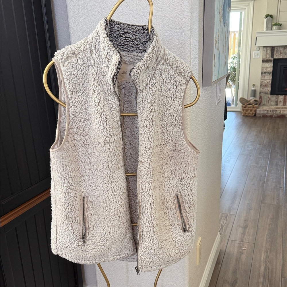 Cozy Sherpa Zip Front Vest in Oatmeal